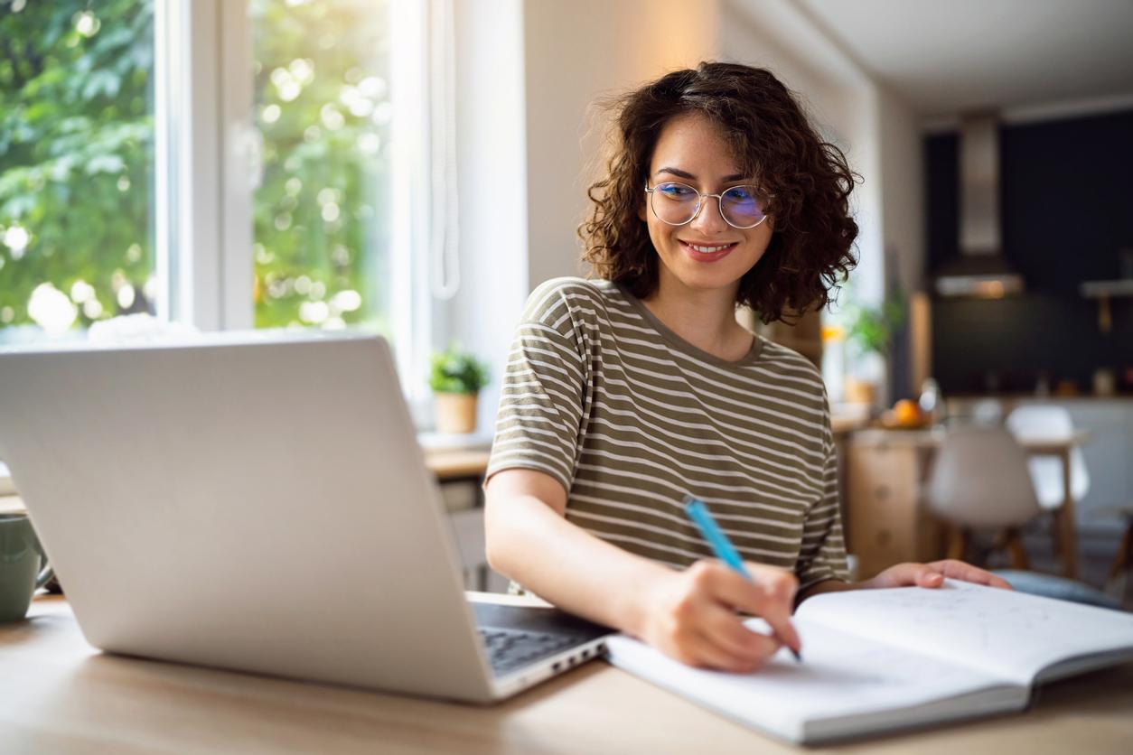 Young woman, a university student, studying online